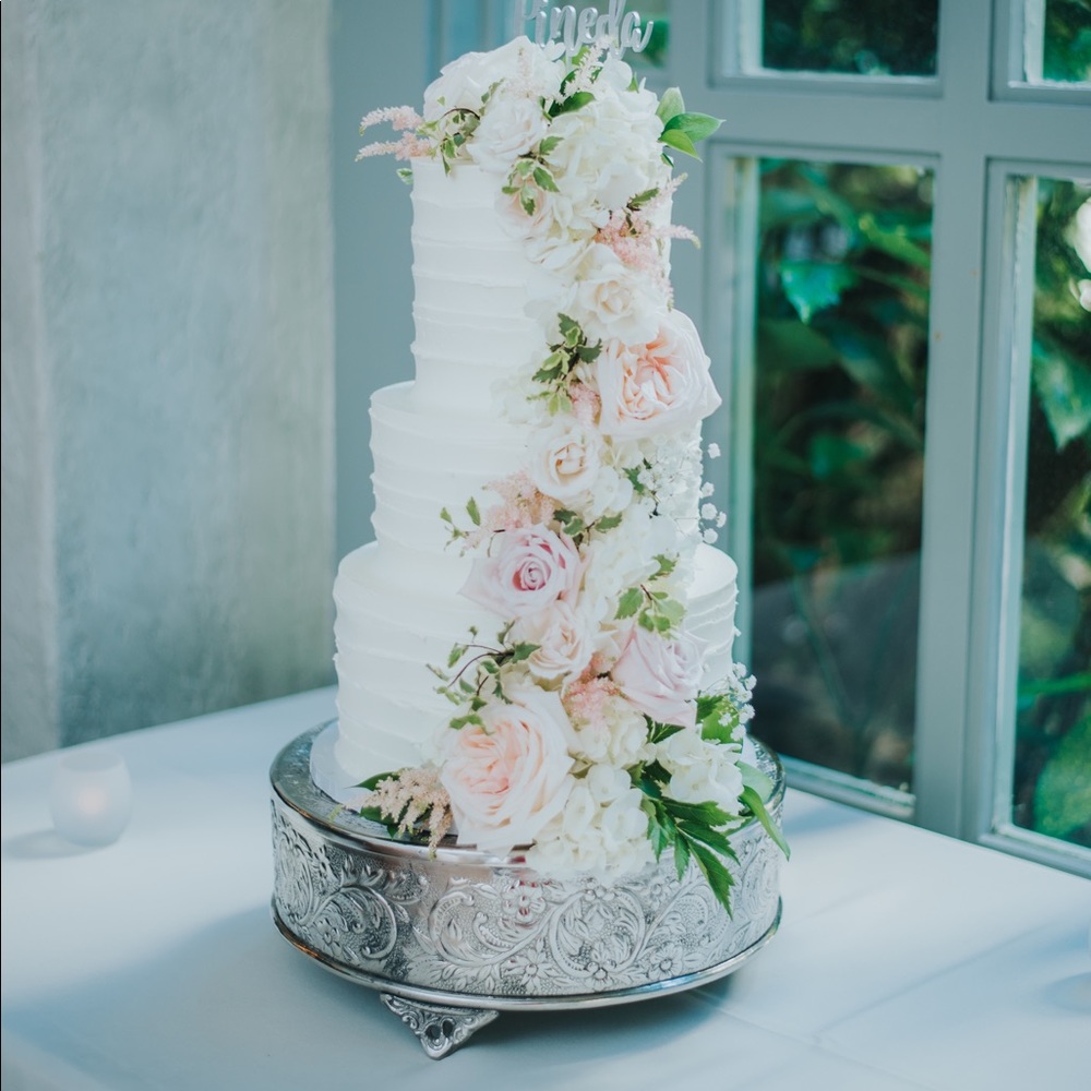 14 in. Round Embossed Metal Wedding Cake Stand